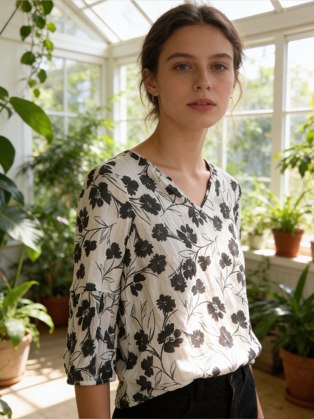 Como Blu | Women's Grey Floral V-Neck Blouse - Elegant Printed Top | L